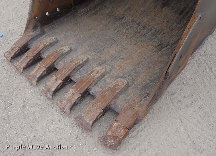 image for item DJ5672 1991 John Deere 690D-LC  excavator