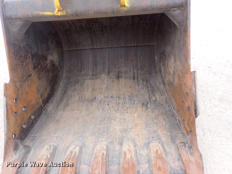 image for item DJ5672 1991 John Deere 690D-LC  excavator