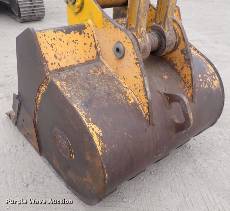 image for item DJ5672 1991 John Deere 690D-LC  excavator