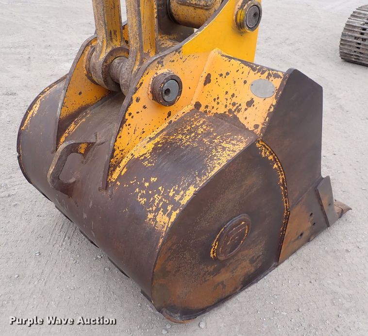 image for item DJ5672 1991 John Deere 690D-LC  excavator