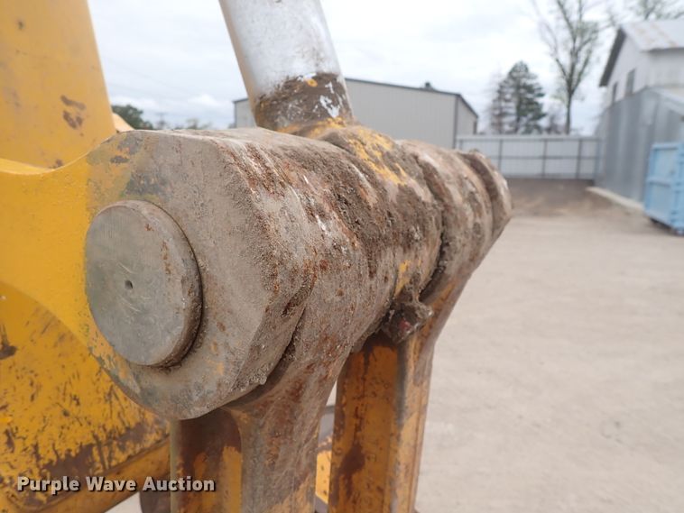 image for item DJ5672 1991 John Deere 690D-LC  excavator