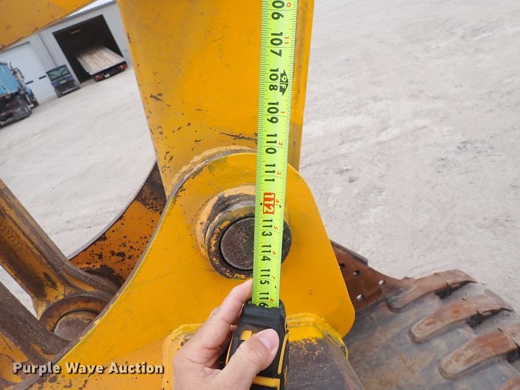 image for item DJ5672 1991 John Deere 690D-LC  excavator