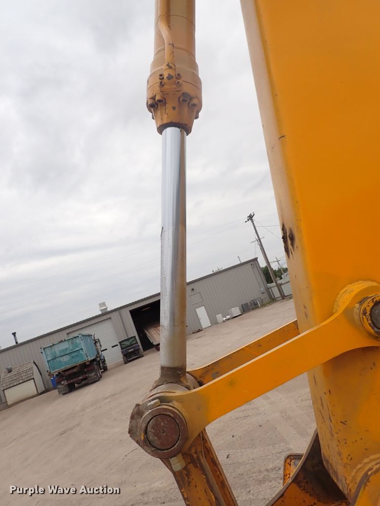 image for item DJ5672 1991 John Deere 690D-LC  excavator