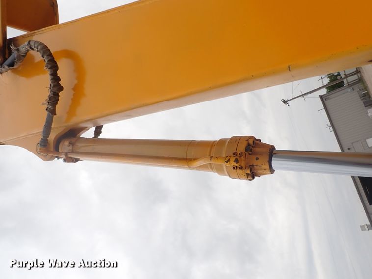 image for item DJ5672 1991 John Deere 690D-LC  excavator