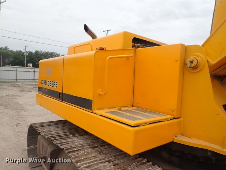 image for item DJ5672 1991 John Deere 690D-LC  excavator