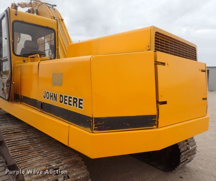 image for item DJ5672 1991 John Deere 690D-LC  excavator