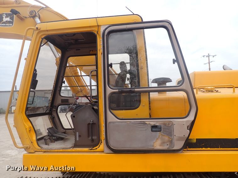 image for item DJ5672 1991 John Deere 690D-LC  excavator