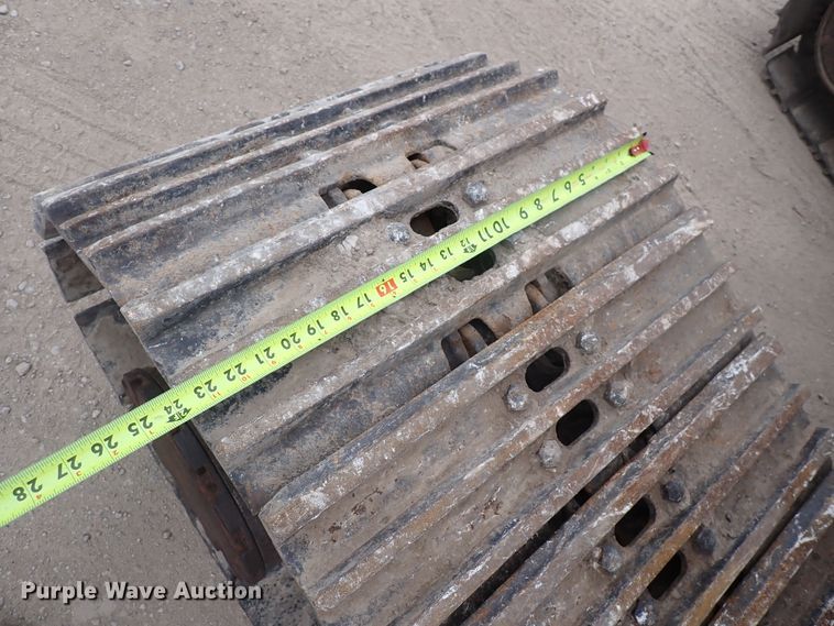 image for item DJ5672 1991 John Deere 690D-LC  excavator