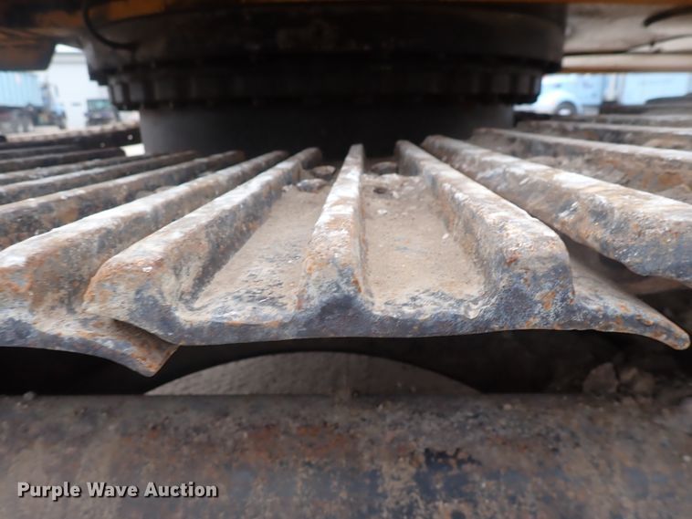 image for item DJ5672 1991 John Deere 690D-LC  excavator