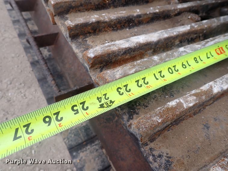 image for item DJ5672 1991 John Deere 690D-LC  excavator