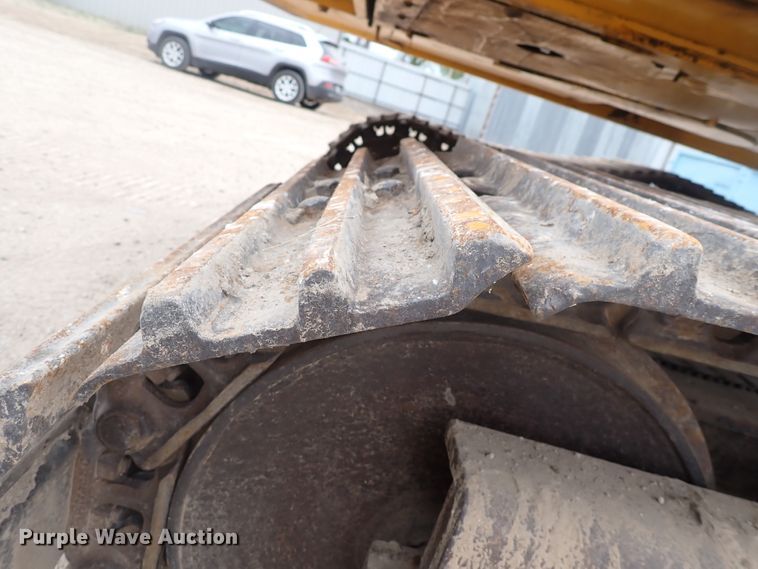 image for item DJ5672 1991 John Deere 690D-LC  excavator