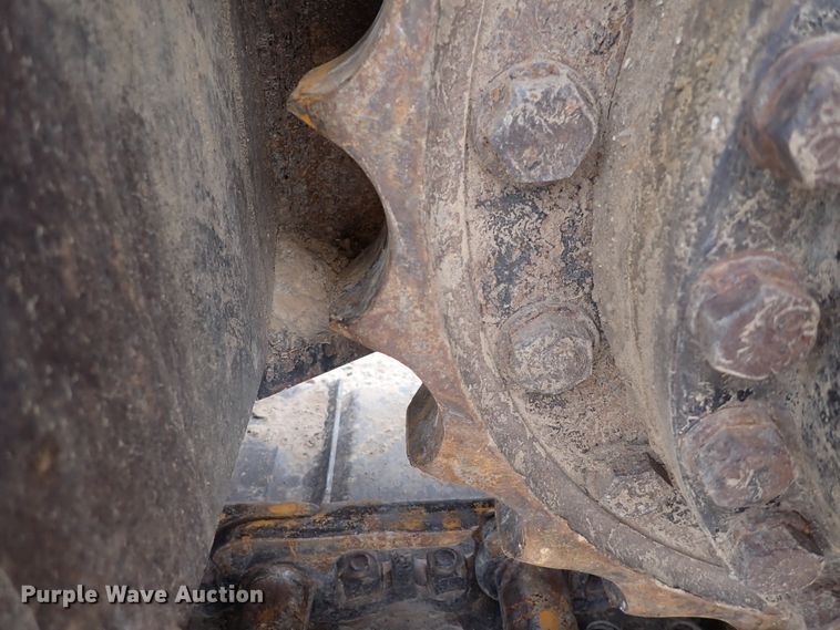 image for item DJ5672 1991 John Deere 690D-LC  excavator