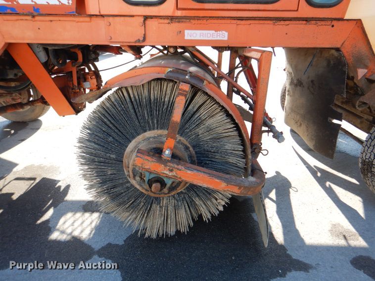 image for item DK5650 2013 Broce KR 450  broom