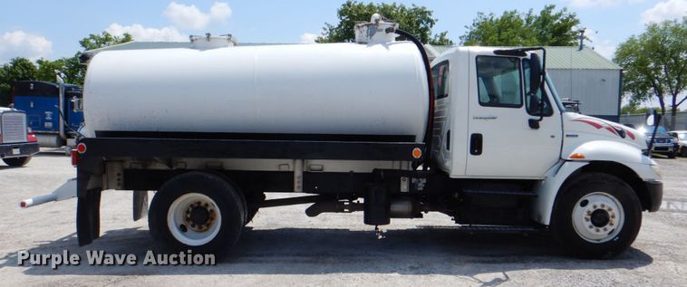 image for item DK5679 2009 International 4300  tank truck