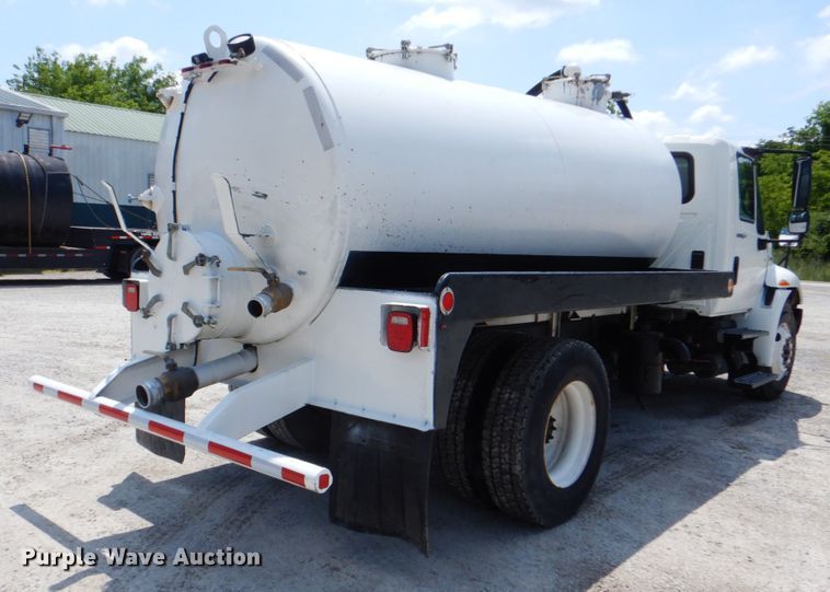 image for item DK5679 2009 International 4300  tank truck