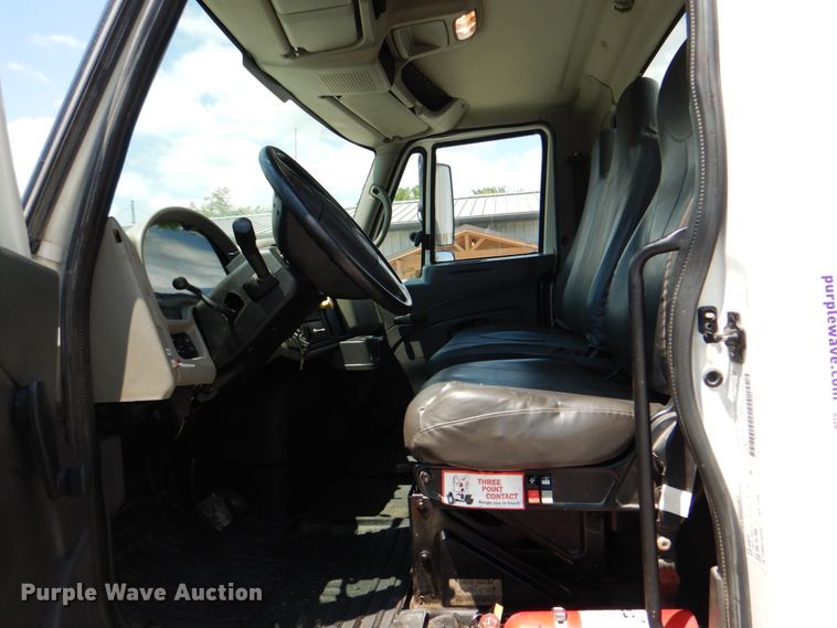 image for item DK5679 2009 International 4300  tank truck