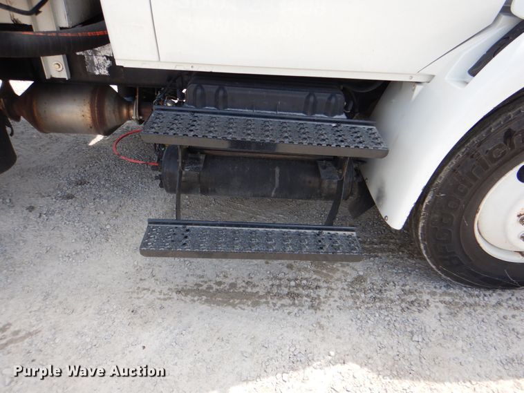 image for item DK5679 2009 International 4300  tank truck