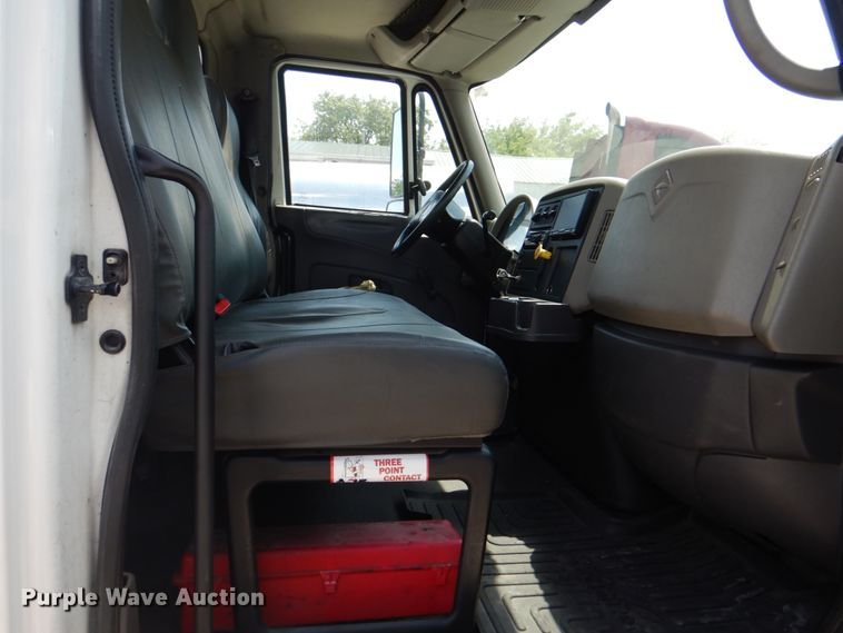 image for item DK5679 2009 International 4300  tank truck