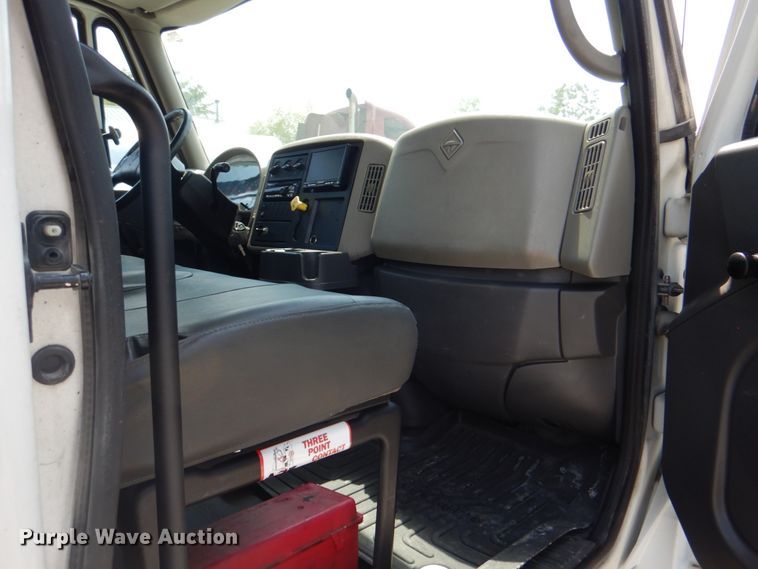 image for item DK5679 2009 International 4300  tank truck