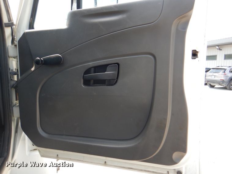 image for item DK5679 2009 International 4300  tank truck