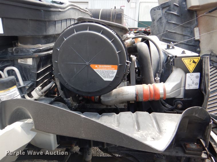 image for item DK5679 2009 International 4300  tank truck