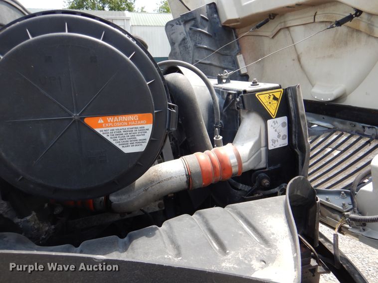 image for item DK5679 2009 International 4300  tank truck