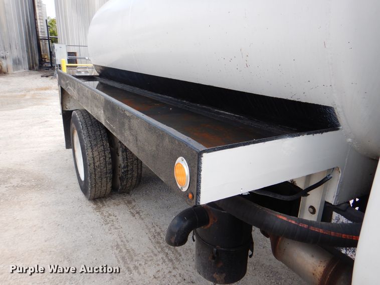 image for item DK5679 2009 International 4300  tank truck