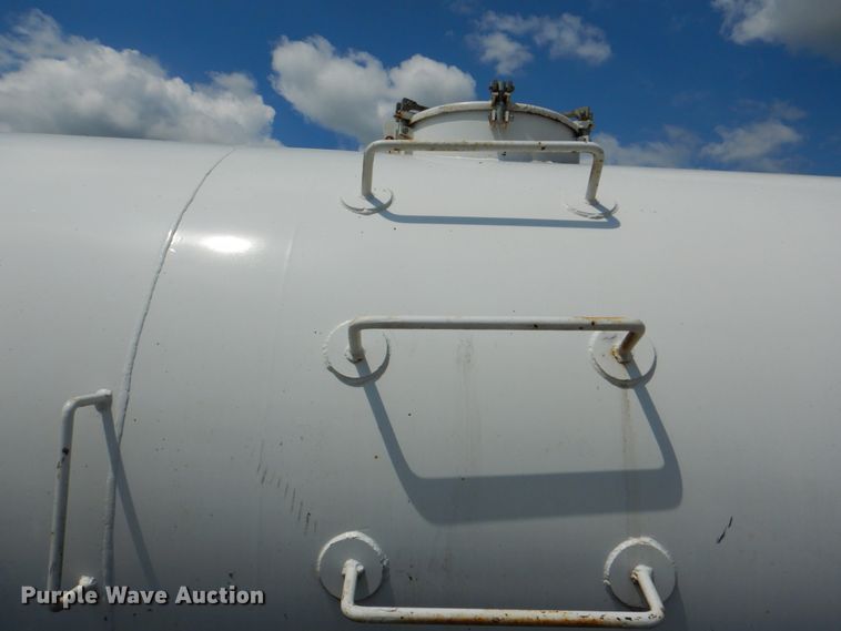 image for item DK5679 2009 International 4300  tank truck