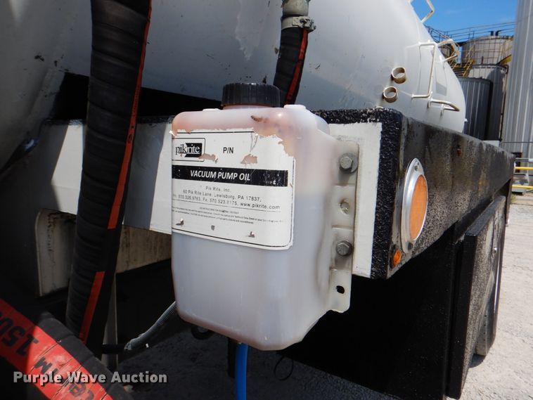 image for item DK5679 2009 International 4300  tank truck