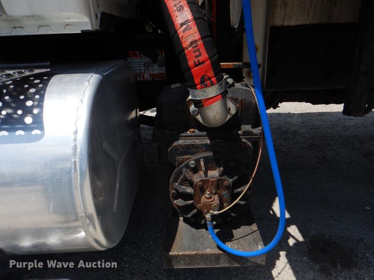 image for item DK5679 2009 International 4300  tank truck