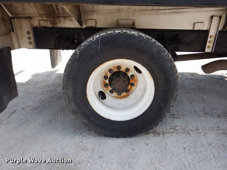 image for item DK5679 2009 International 4300  tank truck