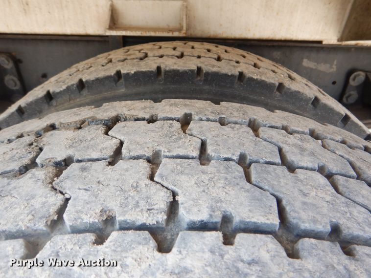 image for item DK5679 2009 International 4300  tank truck