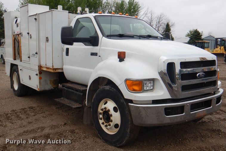 image for item DL0039 2012 Ford F750 XL  lube truck