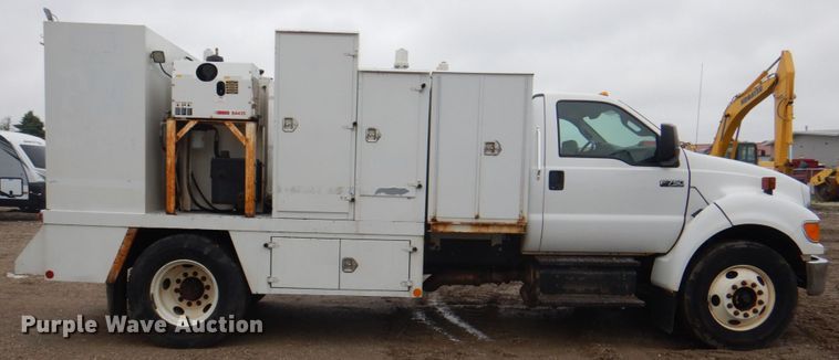 image for item DL0039 2012 Ford F750 XL  lube truck