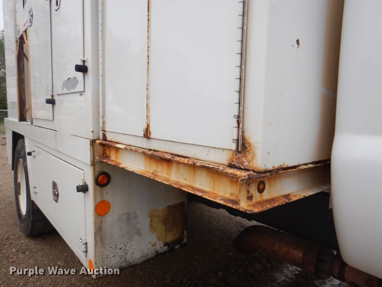 image for item DL0039 2012 Ford F750 XL  lube truck