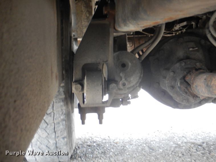 image for item DL0039 2012 Ford F750 XL  lube truck