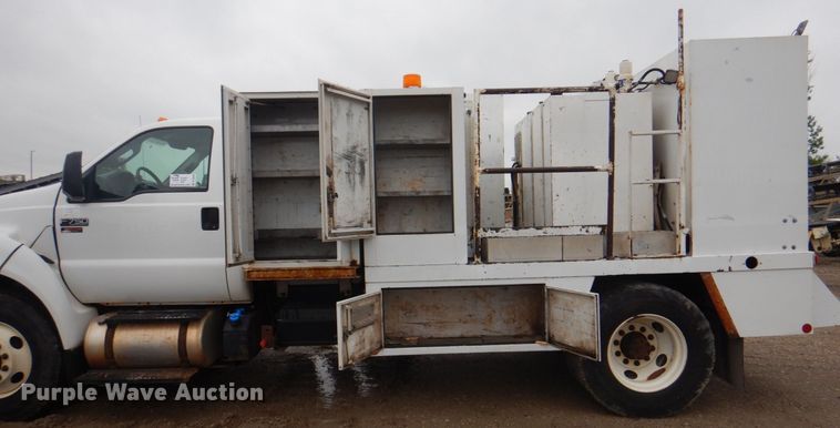 image for item DL0039 2012 Ford F750 XL  lube truck