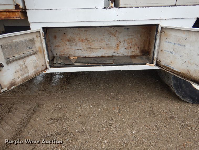 image for item DL0039 2012 Ford F750 XL  lube truck