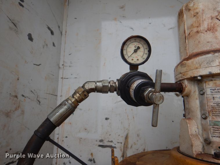 image for item DL0039 2012 Ford F750 XL  lube truck