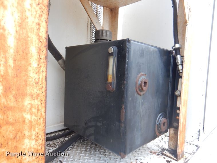 image for item DL0039 2012 Ford F750 XL  lube truck