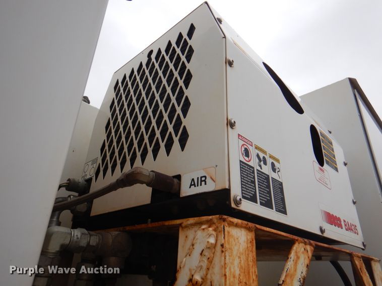 image for item DL0039 2012 Ford F750 XL  lube truck