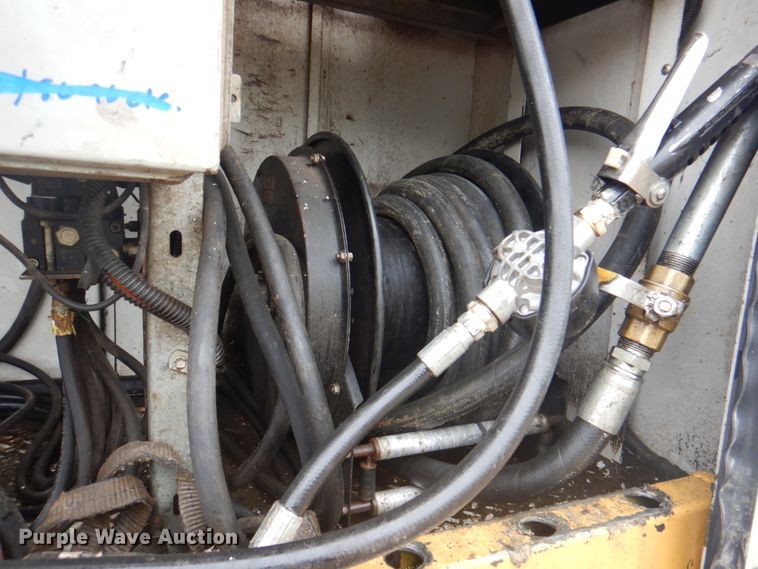 image for item DL0039 2012 Ford F750 XL  lube truck