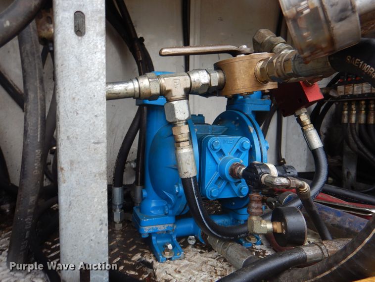 image for item DL0039 2012 Ford F750 XL  lube truck