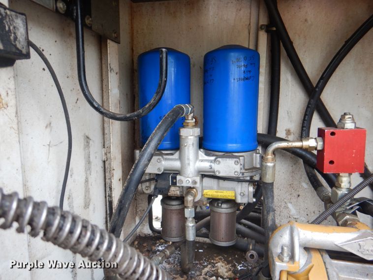 image for item DL0039 2012 Ford F750 XL  lube truck