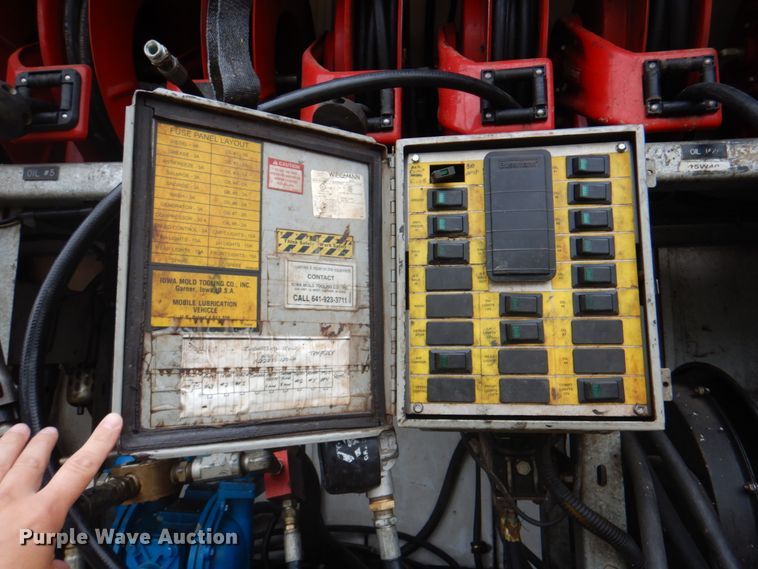 image for item DL0039 2012 Ford F750 XL  lube truck