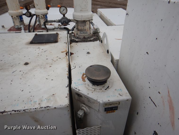 image for item DL0039 2012 Ford F750 XL  lube truck