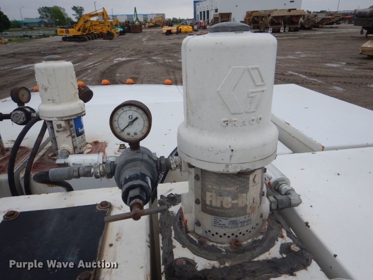 image for item DL0039 2012 Ford F750 XL  lube truck