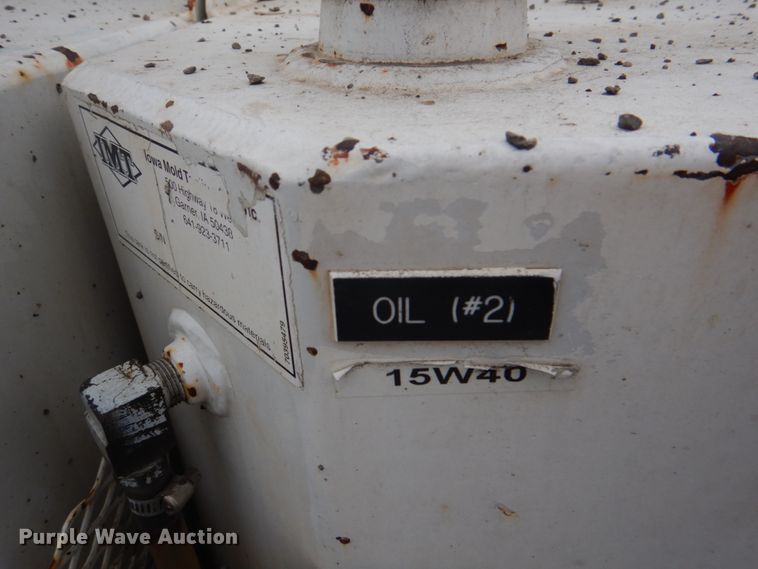 image for item DL0039 2012 Ford F750 XL  lube truck