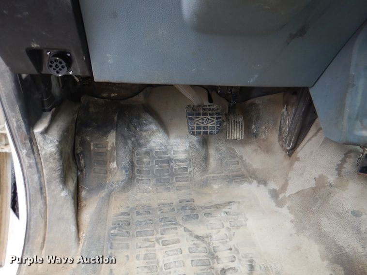 image for item DL0039 2012 Ford F750 XL  lube truck