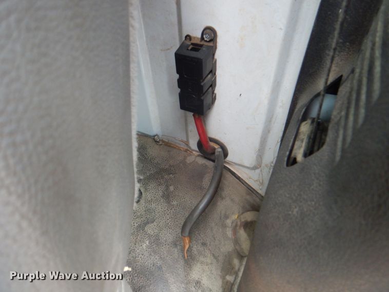 image for item DL0039 2012 Ford F750 XL  lube truck